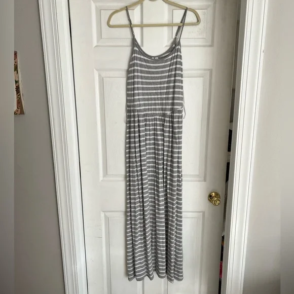 lauren conrad grey dress Lauren Conrad Outfit Advice: Wear Neutrals to Help When You're Super Busy